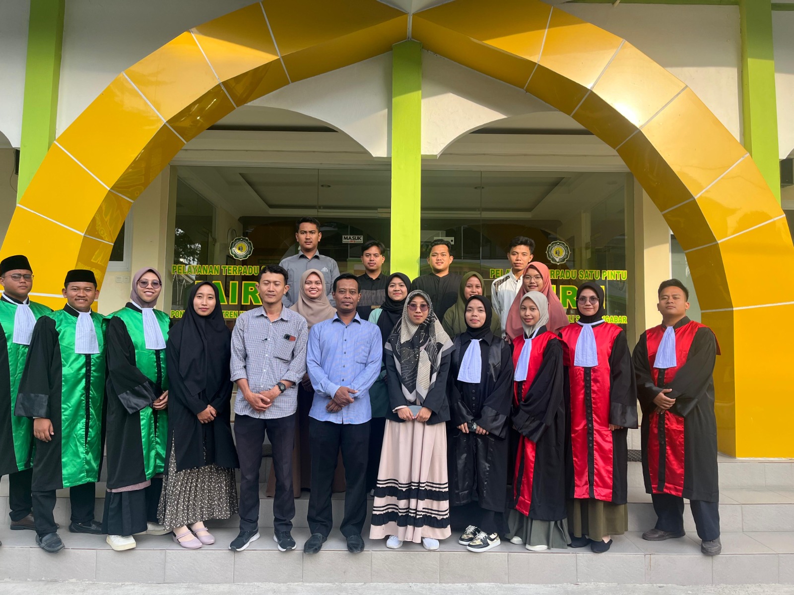 PRAKTIK PERADILAN SEMU MAHASISWA SEMESTER 7 FAKULTAS SYARIAH INSTITUT AGAMA ISLAM RIYADLOTUL MUJAHIDIN NGABAR PRAKTIK PERADILAN SEMU MAHASISWA SEMESTER 7 FAKULTAS SYARIAH INSTITUT AGAMA ISLAM RIYADLOTUL MUJAHIDIN NGABAR